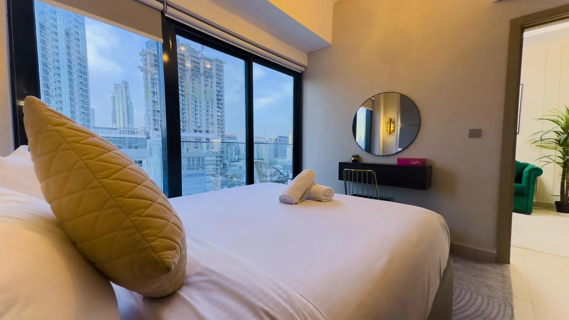 Naseem - Meydan Luxury, Stylish 1Br With Pool & Canal Views Dubai